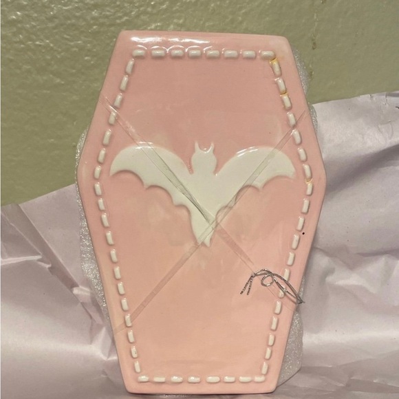 Pink bay coffin trinket / storage box ceramic - Picture 1 of 3